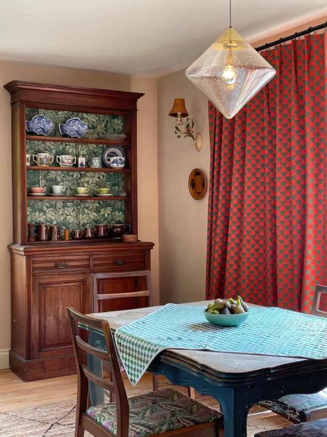 Peaceful Cottage With Private Garden เฮลชัม ภายนอก รูปภาพ